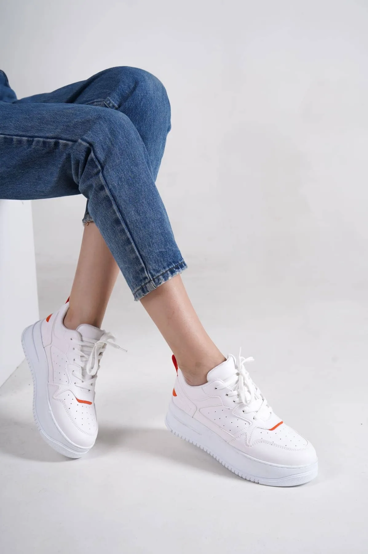 ALESSİ Bağcıklı Ortopedik Taban Kadın Sneaker - Beyaz/Turuncu