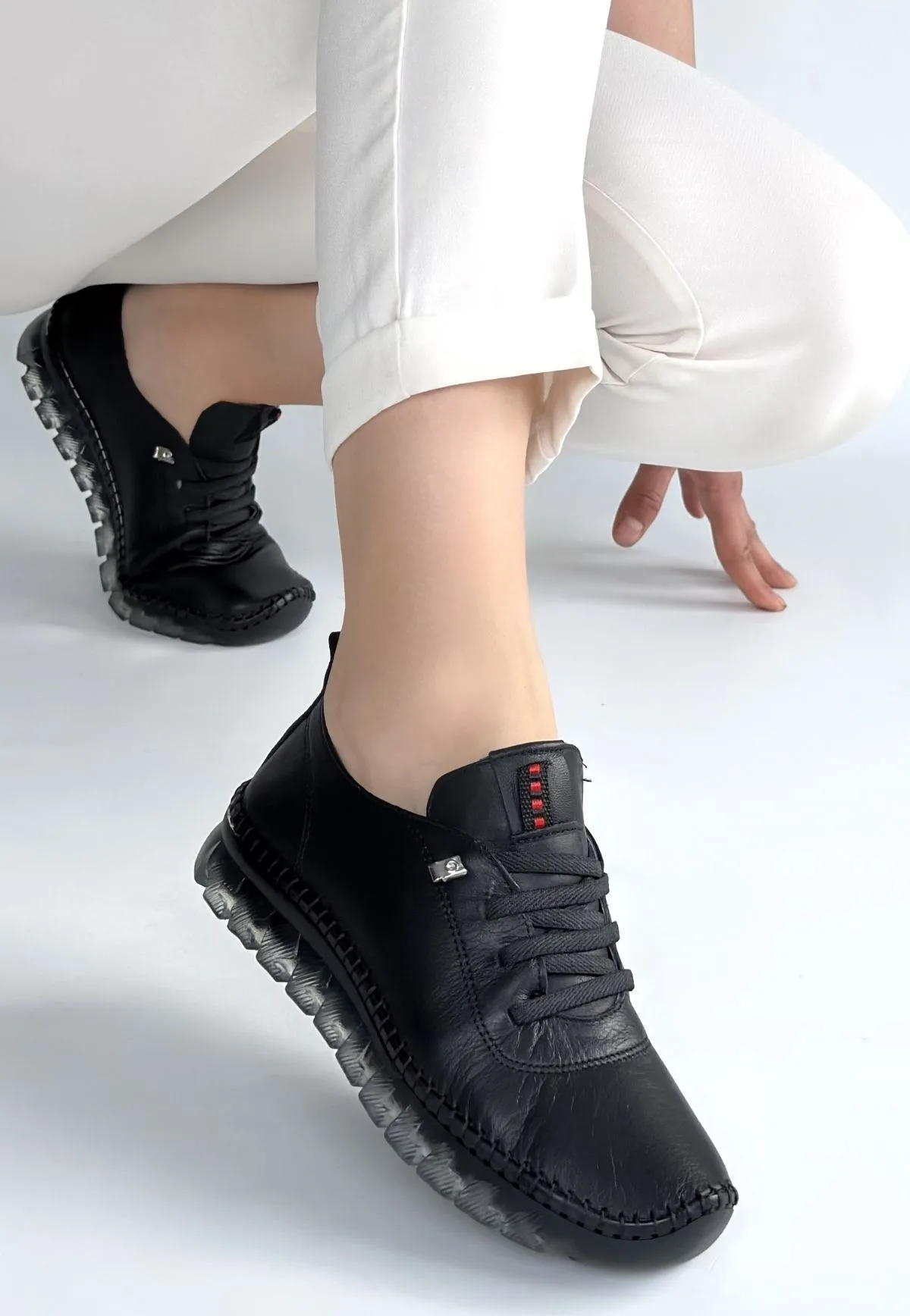 Erbilden Jiten Siyah Deri Bağcıklı Ortopedik Kadın Spor Ayakkabı