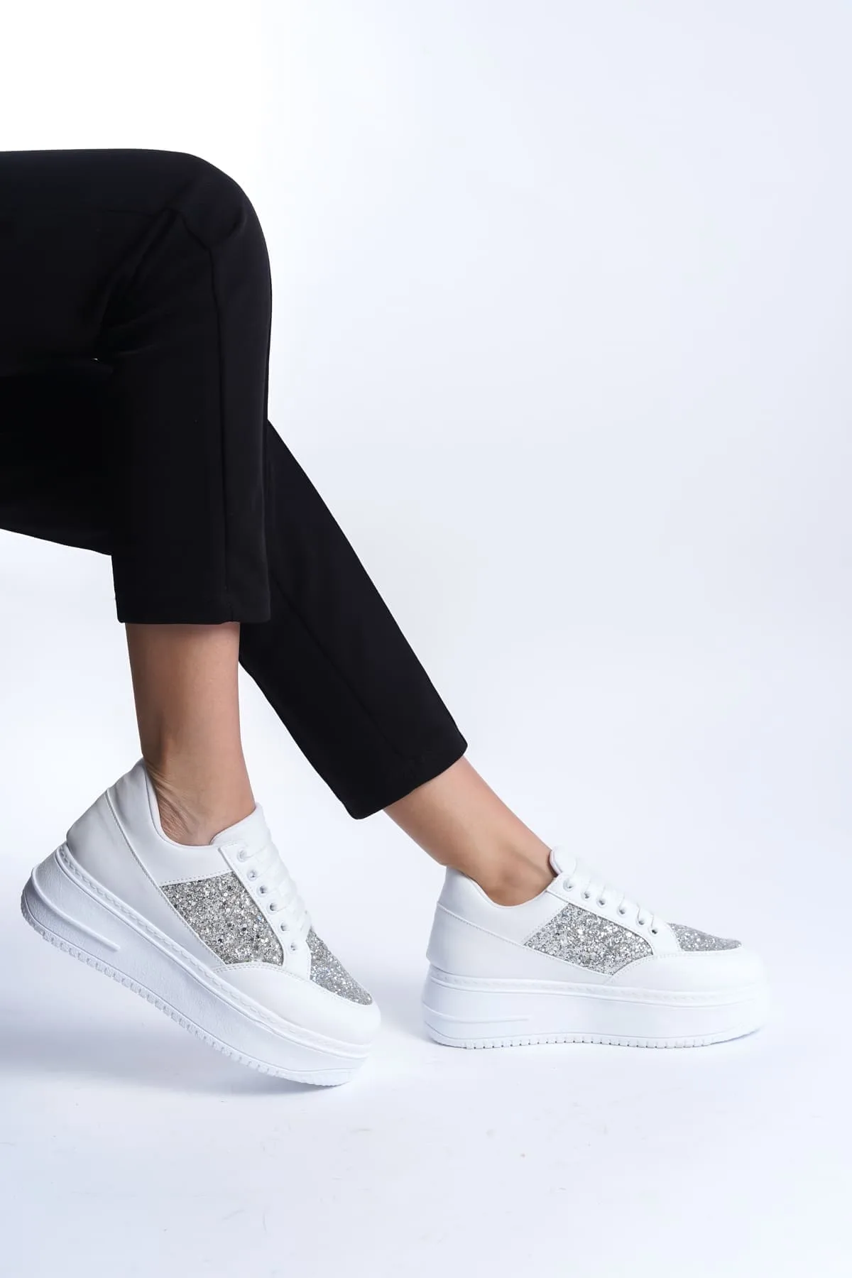 MIPA Beyaz Simli Bağcıklı Ortopedik Taban Kadın Sneaker