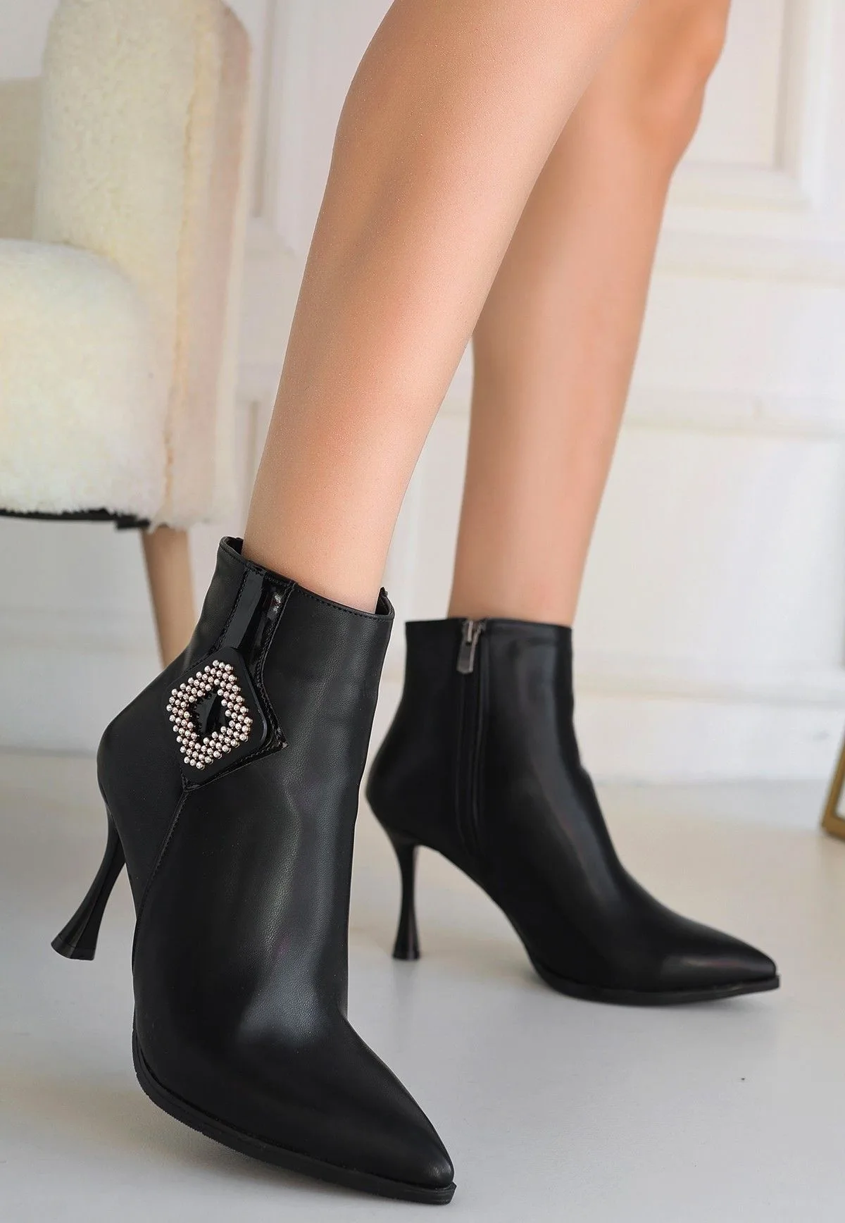 Moose Siyah Cilt Topuklu Bot Yandan Fermuarlı Taş Detaylı 9 CM Topuk Erbilden